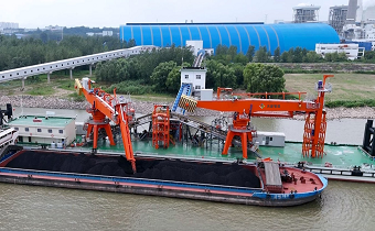 国内首台套！华新机电天新研究院自研卸煤浮式螺旋卸船机在国能池州投运